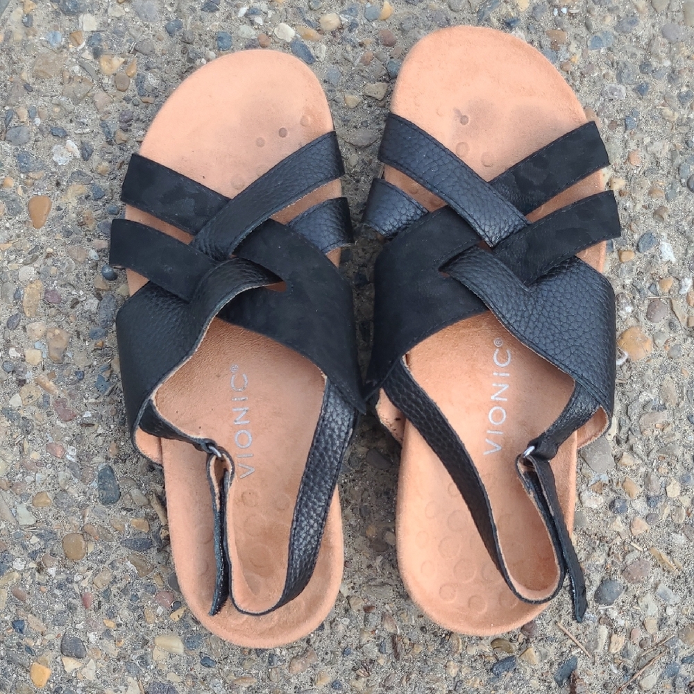 NWOT Vionic Eria Orthotic Comfort Shoe" Black Strappy Leather Sandals"